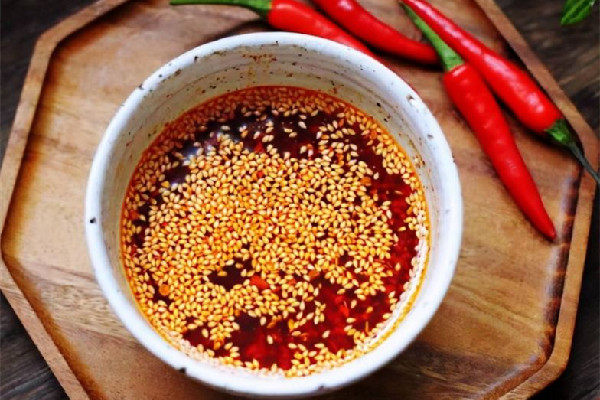 辣椒油放時間長了還能吃嗎 辣椒油放冰箱里會壞嗎 辣椒油放時間長了還能吃嗎 辣椒油放冰箱里會壞嗎