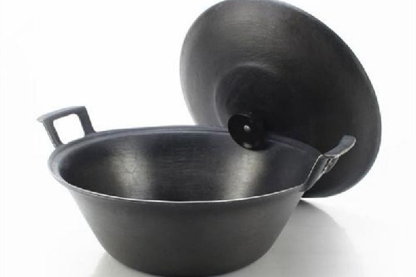 生鐵鍋要厚的好還是薄的好 生鐵鍋可以放在電磁爐上加熱嗎 生鐵鍋要厚的好還是薄的好 生鐵鍋可以放在電磁爐上加熱嗎