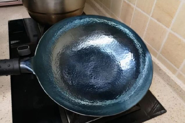 生鐵鍋和鑄鐵鍋哪個對身體好 生鐵鍋對身體有害嗎 生鐵鍋和鑄鐵鍋哪個對身體好 生鐵鍋對身體有害嗎