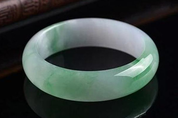 芙蓉種翡翠和糯種翡翠有什么區(qū)別 芙蓉種翡翠是冰糯種嗎 芙蓉種翡翠和糯種翡翠有什么區(qū)別 芙蓉種翡翠是冰糯種嗎