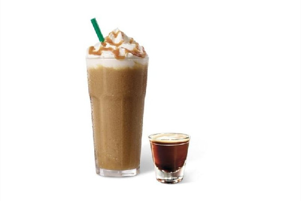 女子帶漢堡進(jìn)星巴克被服務(wù)員攔下 星巴克有什么好喝的 女子帶漢堡進(jìn)星巴克被服務(wù)員攔下 星巴克有什么好喝的