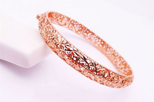 18k金的手鐲大概多少錢 18k金手鐲值得購買嗎 18k金的手鐲大概多少錢 18k金手鐲值得購買嗎