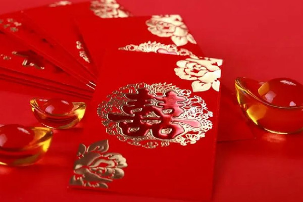 新人結(jié)婚遭朋友攔車(chē)襲胸要紅包 新人結(jié)婚怎么要紅包 新人結(jié)婚遭朋友攔車(chē)襲胸要紅包 新人結(jié)婚怎么要紅包