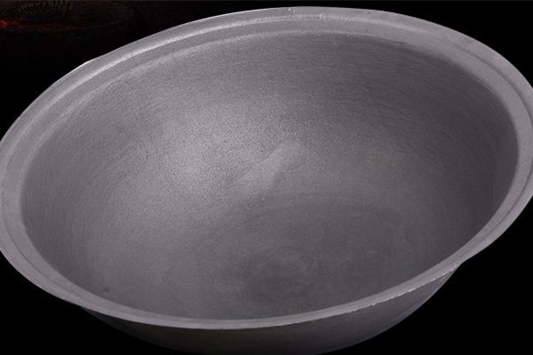 鑄鐵鍋會(huì)粘鍋嗎 鑄鐵鍋有涂層嗎