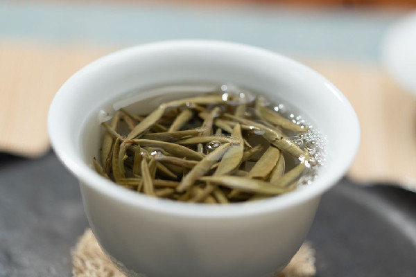 白毫銀針多少錢一斤2023年 白毫銀針屬于什么檔次 白毫銀針多少錢一斤2023年 白毫銀針屬于什么檔次