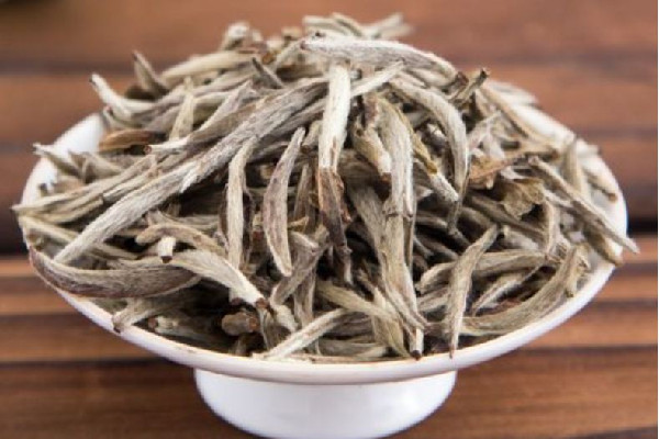 白毫銀針和白牡丹的區(qū)別有哪些 白毫銀針和白牡丹功效一樣嗎 白毫銀針和白牡丹的區(qū)別有哪些 白毫銀針和白牡丹功效一樣嗎