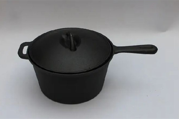 鑄鐵鍋會(huì)粘鍋嗎 鑄鐵鍋有涂層嗎