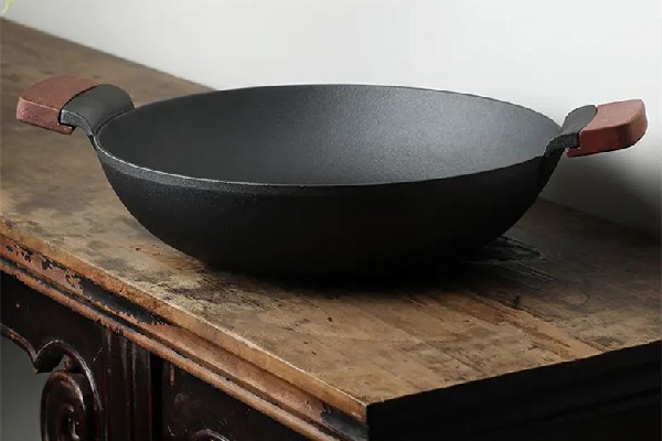 鑄鐵鍋用紙擦黑色正常嗎 鑄鐵鍋一擦發(fā)黑怎么回事 鑄鐵鍋用紙擦黑色正常嗎 鑄鐵鍋一擦發(fā)黑怎么回事