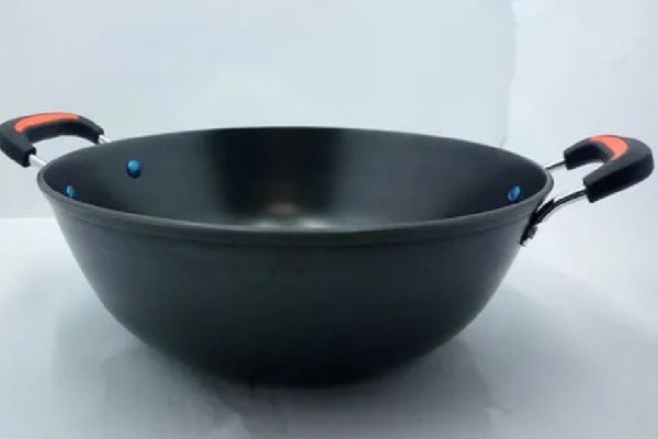 鑄鐵鍋用紙擦黑色正常嗎 鑄鐵鍋一擦發(fā)黑怎么回事 鑄鐵鍋用紙擦黑色正常嗎 鑄鐵鍋一擦發(fā)黑怎么回事