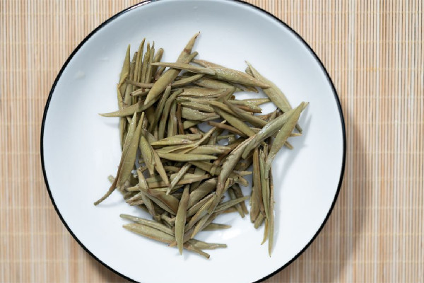 白毫銀針屬于什么茶 白毫銀針是發(fā)酵茶嗎 白毫銀針屬于什么茶 白毫銀針是發(fā)酵茶嗎
