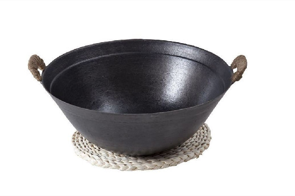 鑄鐵鍋炒菜好吃嗎 鑄鐵鍋炒菜發(fā)黑怎么回事 鑄鐵鍋炒菜好吃嗎 鑄鐵鍋炒菜發(fā)黑怎么回事