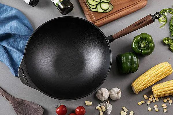 鑄鐵鍋的正確開(kāi)鍋方法 鑄鐵鍋開(kāi)鍋用什么油最好 鑄鐵鍋的正確開(kāi)鍋方法 鑄鐵鍋開(kāi)鍋用什么油最好