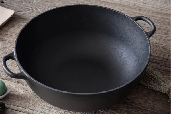 鑄鐵鍋會(huì)粘鍋嗎 鑄鐵鍋有涂層嗎