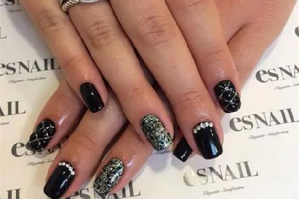 甲油膠的保質(zhì)期是多長時(shí)間 甲油膠放了三年還能用嗎