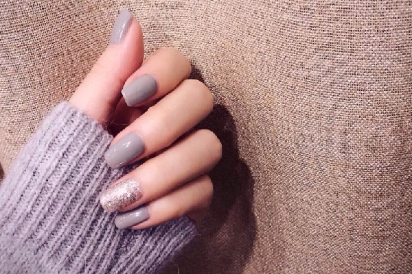 甲油膠的保質期是多長時間 甲油膠放了三年還能用嗎 甲油膠的保質期是多長時間 甲油膠放了三年還能用嗎