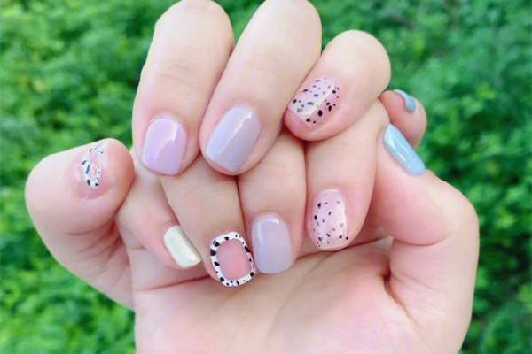 美甲建構和沒構建的區(qū)別 美甲建構可以維持多久 美甲建構和沒構建的區(qū)別 美甲建構可以維持多久