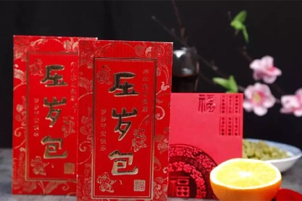 男孩用壓歲錢給媽媽買手機被罵 壓歲錢的意義和作用 男孩用壓歲錢給媽媽買手機被罵 壓歲錢的意義和作用