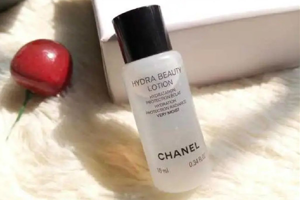 精華水和精華液有什么區(qū)別 精華水是干什么用的 精華水和精華液有什么區(qū)別 精華水是干什么用的