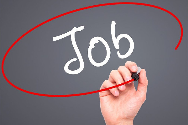 專家建議向大中專畢業(yè)生發(fā)現(xiàn)金補(bǔ)助 畢業(yè)后怎么找好工作