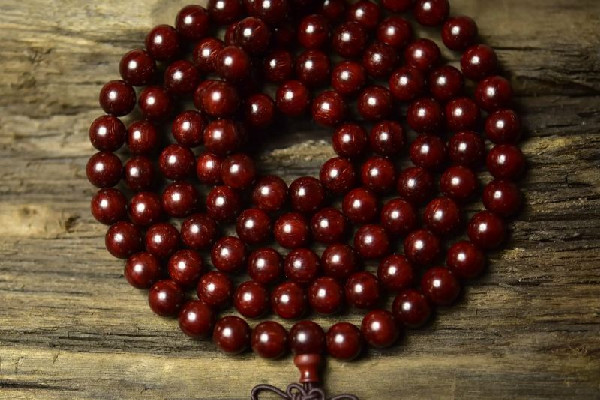 小葉紫檀手串的價位是多少 小葉紫檀手串有收藏價值嗎 小葉紫檀手串的價位是多少 小葉紫檀手串有收藏價值嗎