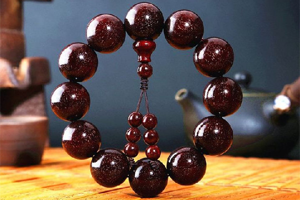 小葉紫檀手串怎么辨別真假 小葉紫檀手串會掉色嗎 小葉紫檀手串怎么辨別真假 小葉紫檀手串會掉色嗎