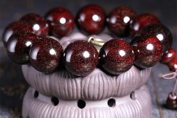 小葉紫檀手串的香味是怎樣的 小葉紫檀手串的香味能保持多久 小葉紫檀手串的香味是怎樣的 小葉紫檀手串的香味能保持多久