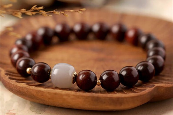 小葉紫檀手串怎么盤玩 小葉紫檀手串盤多久可以戴 小葉紫檀手串怎么盤玩 小葉紫檀手串盤多久可以戴