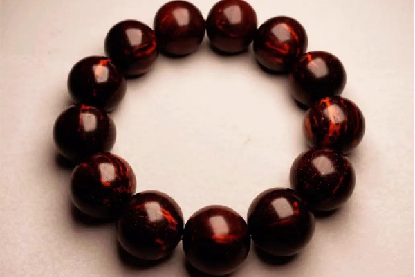 小葉紫檀手串的價位是多少 小葉紫檀手串有收藏價值嗎 小葉紫檀手串的價位是多少 小葉紫檀手串有收藏價值嗎