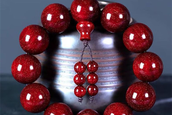 小葉紫檀手串怎么辨別真假 小葉紫檀手串會掉色嗎 小葉紫檀手串怎么辨別真假 小葉紫檀手串會掉色嗎