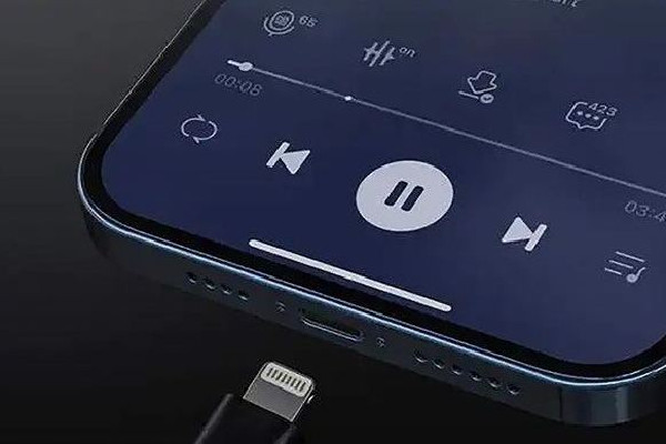 iPhone15Pro改用USBC端口 iPhone手機(jī)充電發(fā)燙是什么原因 iPhone15Pro改用USBC端口 iPhone手機(jī)充電發(fā)燙是什么原因