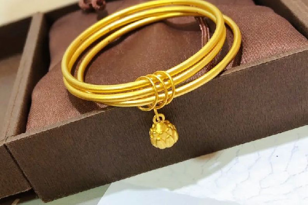 黃金手鐲會掉色嗎 黃金手鐲會越戴越亮嗎 黃金手鐲會掉色嗎 黃金手鐲會越戴越亮嗎