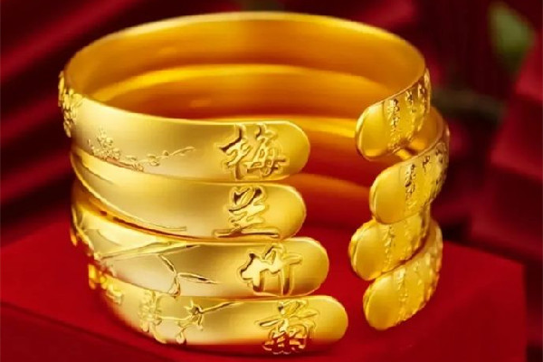 黃金手鐲怎么選擇技巧 黃金手鐲買古法的好嗎 黃金手鐲怎么選擇技巧 黃金手鐲買古法的好嗎