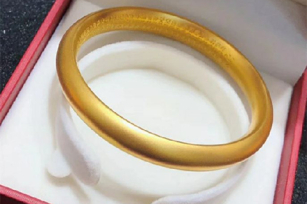 黃金手鐲怎么選擇技巧 黃金手鐲買古法的好嗎 黃金手鐲怎么選擇技巧 黃金手鐲買古法的好嗎