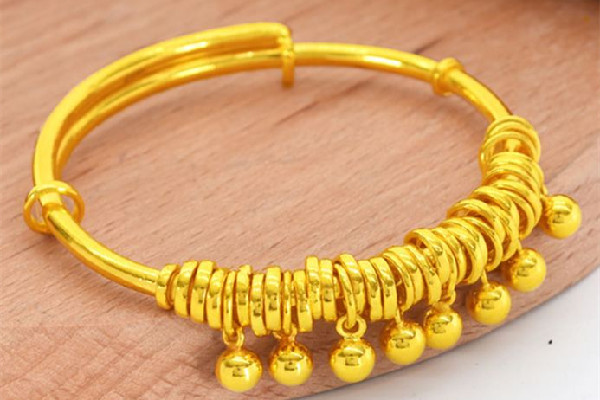 黃金手鐲有些劃痕正常嗎 黃金手鐲有劃痕怎么修復 黃金手鐲有些劃痕正常嗎 黃金手鐲有劃痕怎么修復