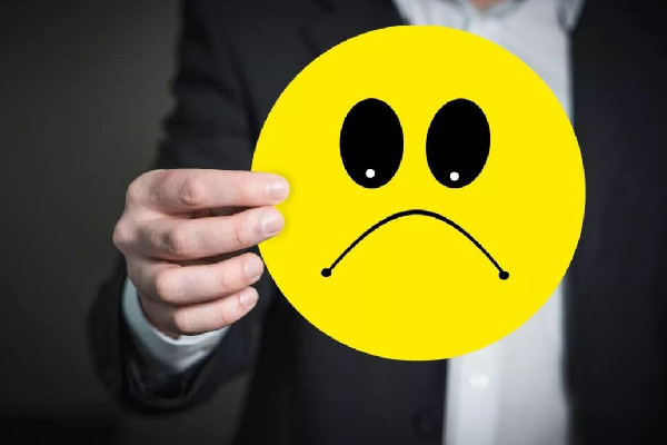 女子連刷10個(gè)差評(píng)商家找上門(mén)怒懟 外賣(mài)差評(píng)對(duì)商家影響大嗎