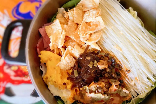 男子被女友懲罰吃螺螄粉 螺螄粉為什么這么臭 男子被女友懲罰吃螺螄粉 螺螄粉為什么這么臭