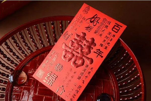 婚禮當(dāng)天新娘給清潔工大叔送紅包 結(jié)婚送紅包有什么講究 婚禮當(dāng)天新娘給清潔工大叔送紅包 結(jié)婚送紅包有什么講究