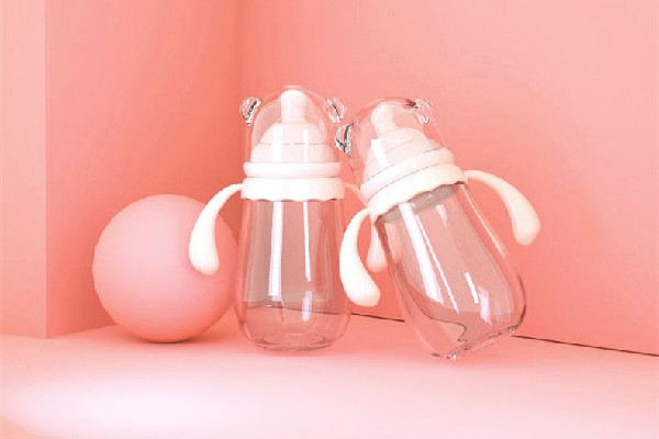 奶瓶喂養(yǎng)的正確姿勢 奶瓶可以用到幾歲 奶瓶喂養(yǎng)的正確姿勢 奶瓶可以用到幾歲