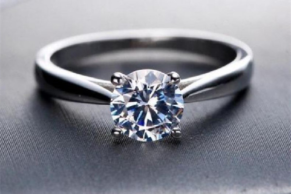 白金戒指有劃痕怎么修復 白金戒指有劃痕能打磨嗎 白金戒指有劃痕怎么修復 白金戒指有劃痕能打磨嗎