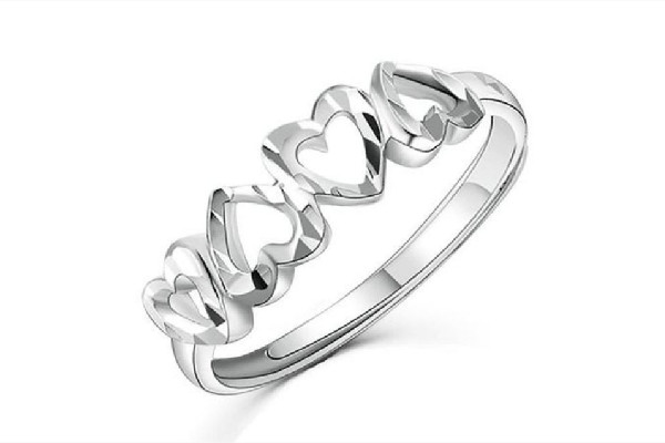 白金戒指有活口的嗎 白金戒指有點(diǎn)緊怎么辦 白金戒指有活口的嗎 白金戒指有點(diǎn)緊怎么辦