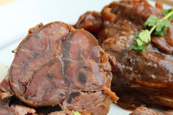 醬牛肉有綠色熒光是怎么回事 醬牛肉發(fā)綠光還能吃嗎 醬牛肉有綠色熒光是怎么回事 醬牛肉發(fā)綠光還能吃嗎