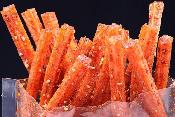 首個(gè)吃辣條的人找到了 辣條是用什么做的 首個(gè)吃辣條的人找到了 辣條是用什么做的