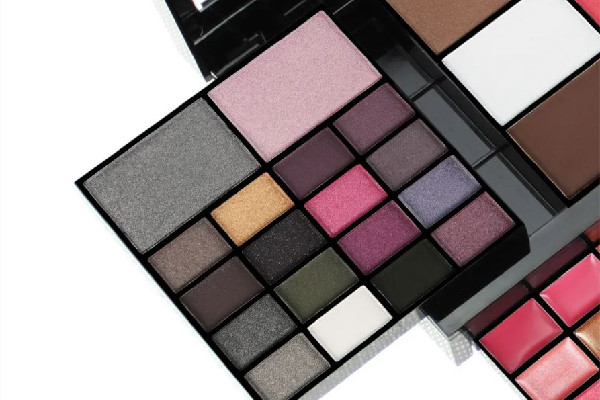 眼影有滑石粉安全嗎 眼影對(duì)眼影有沒(méi)有傷害 眼影有滑石粉安全嗎 眼影對(duì)眼影有沒(méi)有傷害