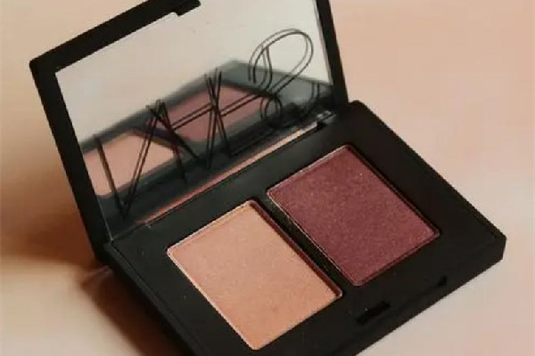 眼影不上色是什么原因 眼影會(huì)導(dǎo)致色素沉著嗎 眼影不上色是什么原因 眼影會(huì)導(dǎo)致色素沉著嗎