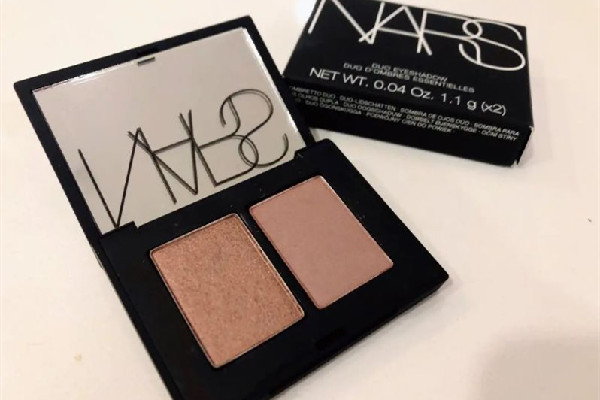 眼影飛粉是眼影不好嗎 眼影飛粉進眼睛怎么辦 眼影飛粉是眼影不好嗎 眼影飛粉進眼睛怎么辦