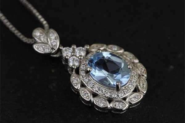 海藍(lán)寶石是幾月的生辰石 海藍(lán)寶石適合女生戴嗎 海藍(lán)寶石是幾月的生辰石 海藍(lán)寶石適合女生戴嗎