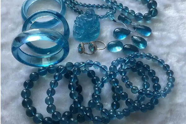 海藍(lán)寶石是幾月的生辰石 海藍(lán)寶石適合女生戴嗎 海藍(lán)寶石是幾月的生辰石 海藍(lán)寶石適合女生戴嗎