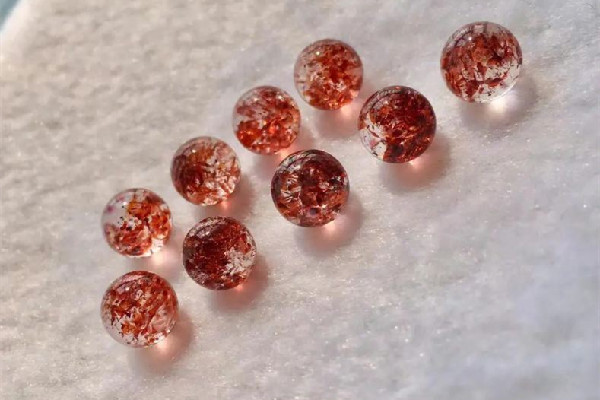 草莓晶是什么材質 草莓晶屬于什么檔次的寶石 草莓晶是什么材質 草莓晶屬于什么檔次的寶石