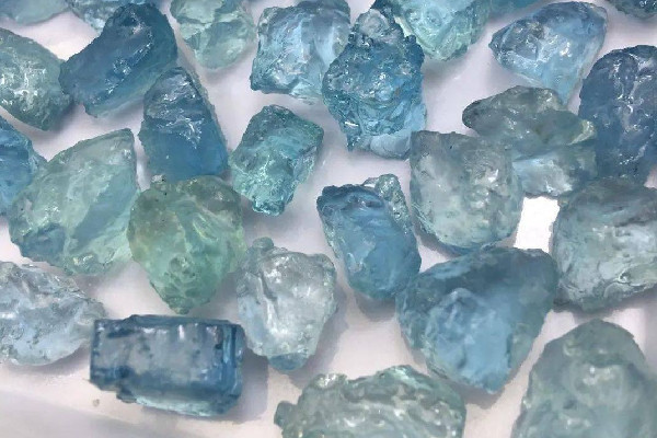 海藍寶石值錢嗎 海藍寶石多少錢一克拉 海藍寶石值錢嗎 海藍寶石多少錢一克拉