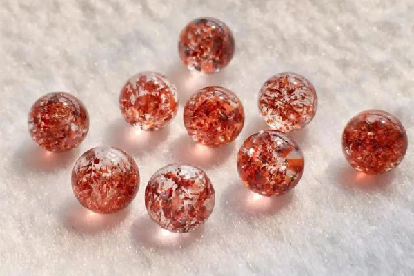 草莓晶是什么材質 草莓晶屬于什么檔次的寶石 草莓晶是什么材質 草莓晶屬于什么檔次的寶石